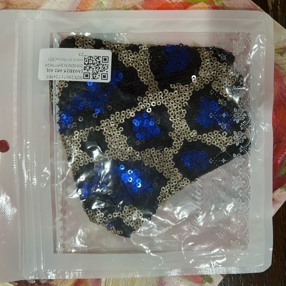 Mouth Nose Mask - Black Blue Gold Sequins - Picture 1 of 2